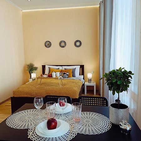 Centrally Located Studio Apartment Рига Экстерьер фото