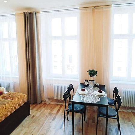 Centrally Located Studio Apartment Рига Экстерьер фото
