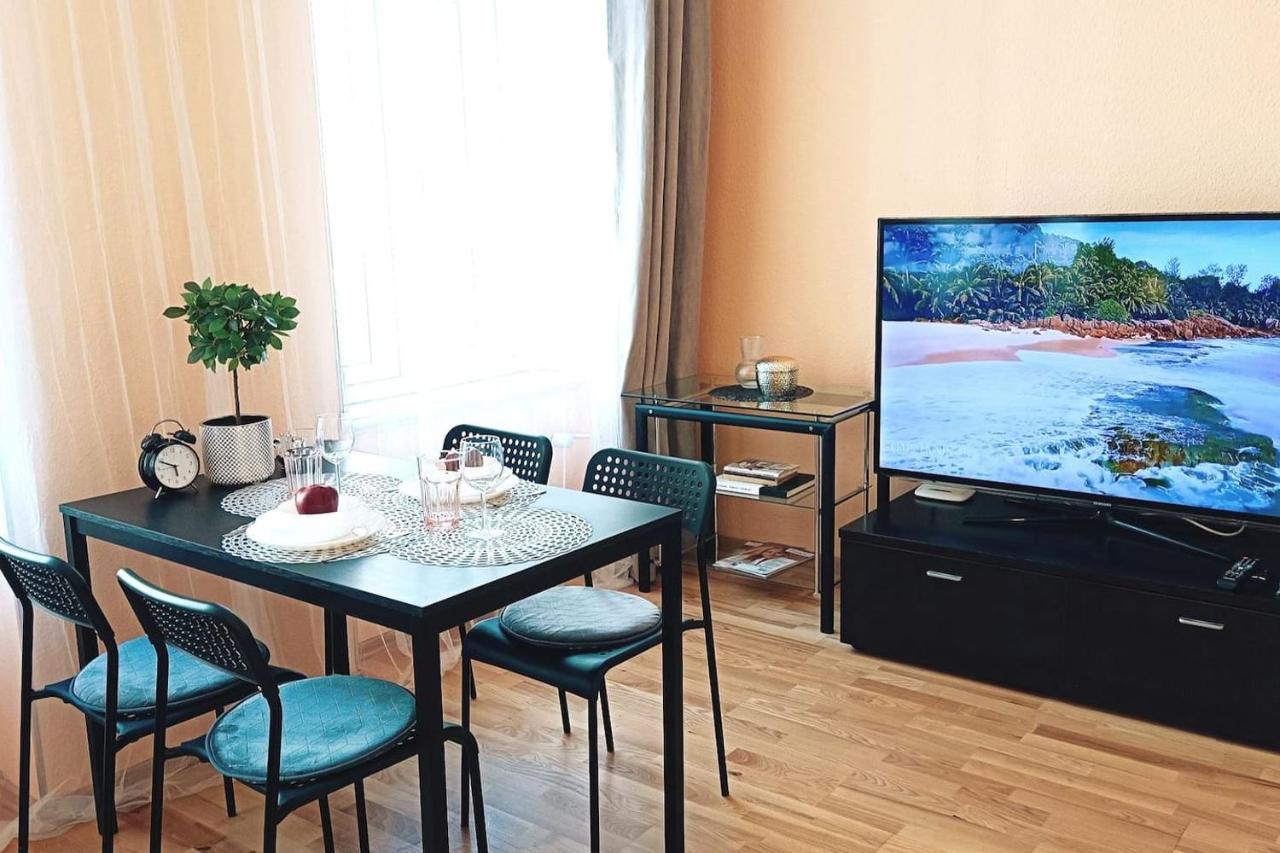 Centrally Located Studio Apartment Рига Экстерьер фото