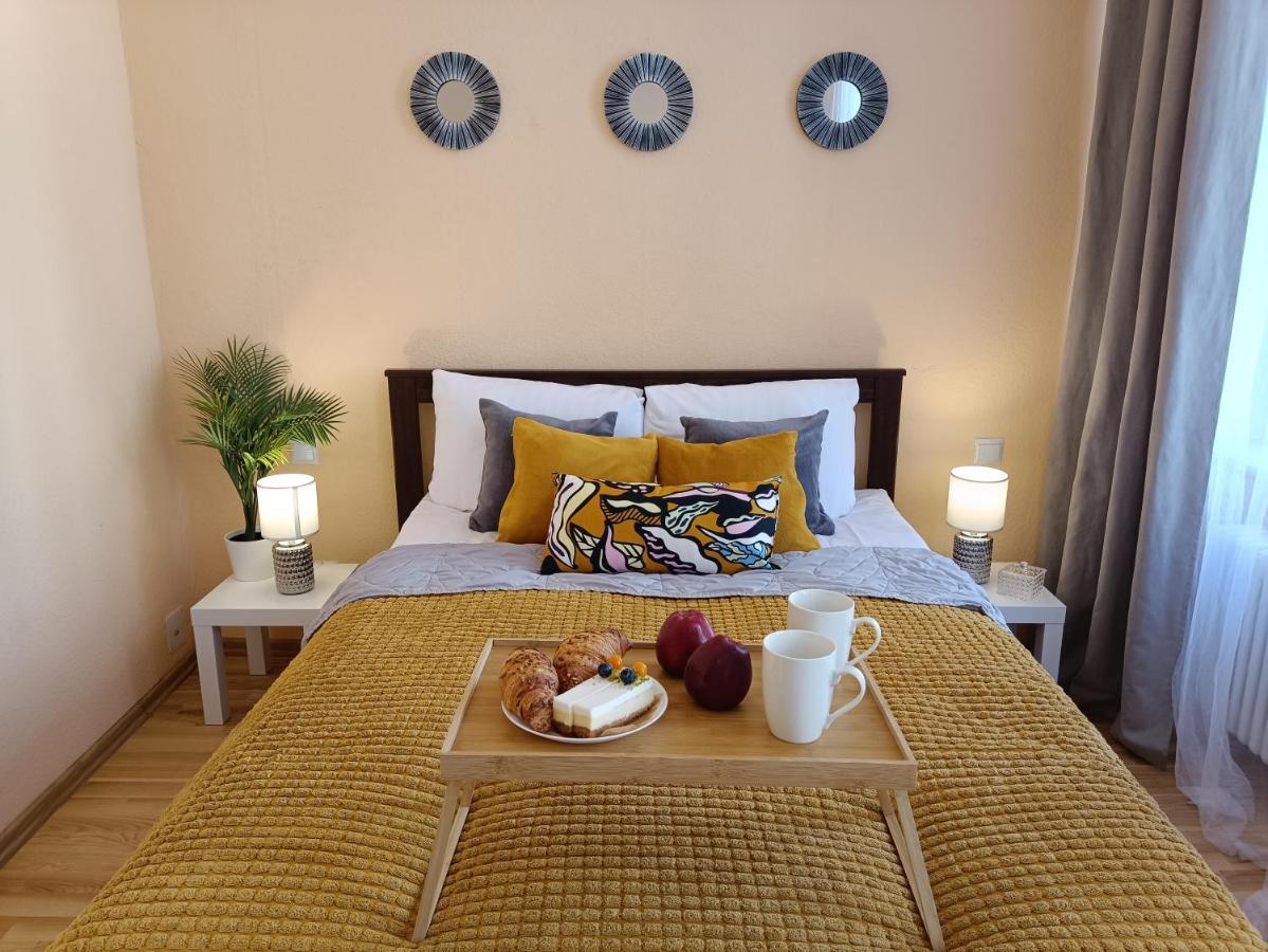 Centrally Located Studio Apartment Рига Экстерьер фото