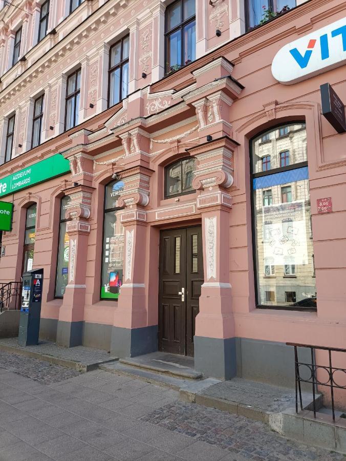 Centrally Located Studio Apartment Рига Экстерьер фото